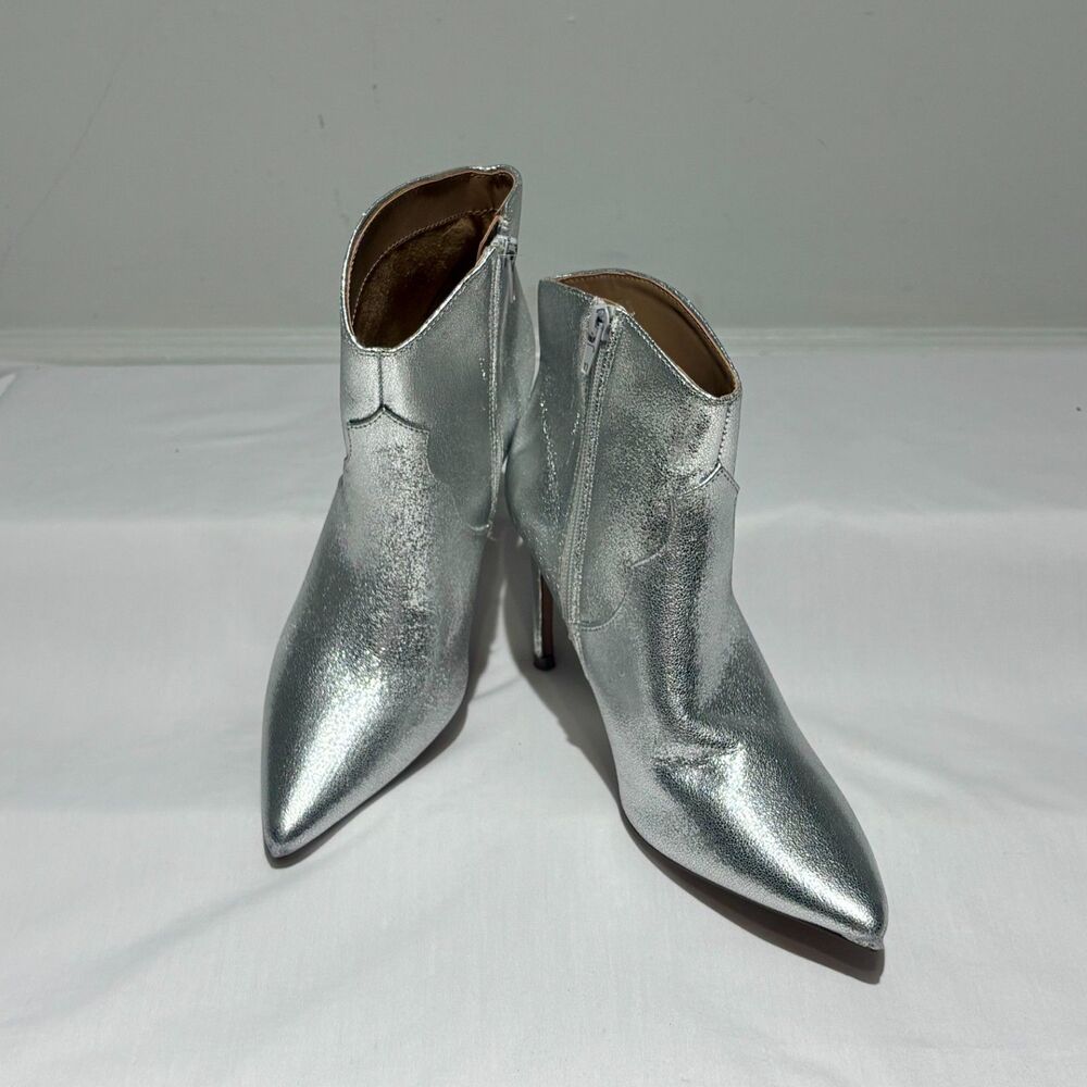 NEW Express silver metallic pointed toe ankle boots  Size 7